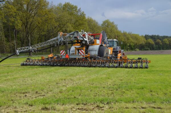 Veenhuis Rotomax Drag Hose System | Excels in Damp Soil | FarmChief